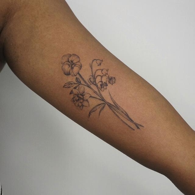 bouquet poppy tattoo